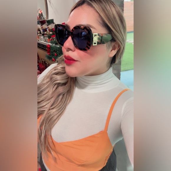 ONE DAY SALE✨

LANVIN LNV626S Stylish Black and Golden brown Sunglasses main image 15